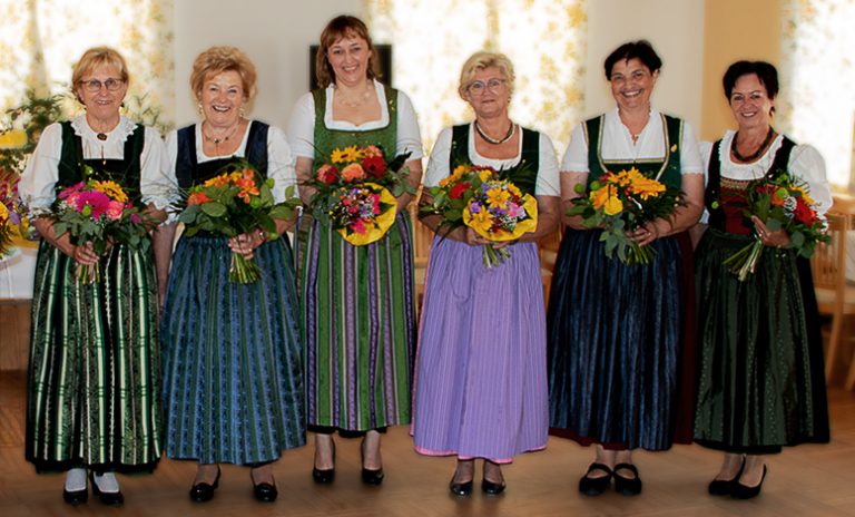 Obfrauenwechsel bei der Mollner Goldhauben- und Kopftuchgruppe